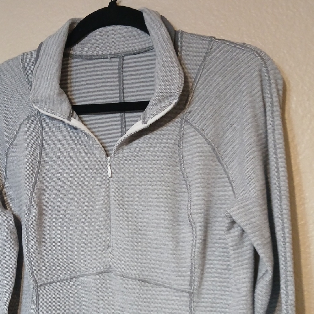LULULEMON SPORTS TOP - Picture 7 of 11